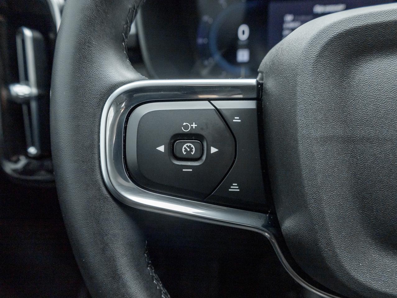 2024 Volvo XC40 B5 AWD Ultimate Dark Theme TRADE IN NEW TIRES CPO Photo