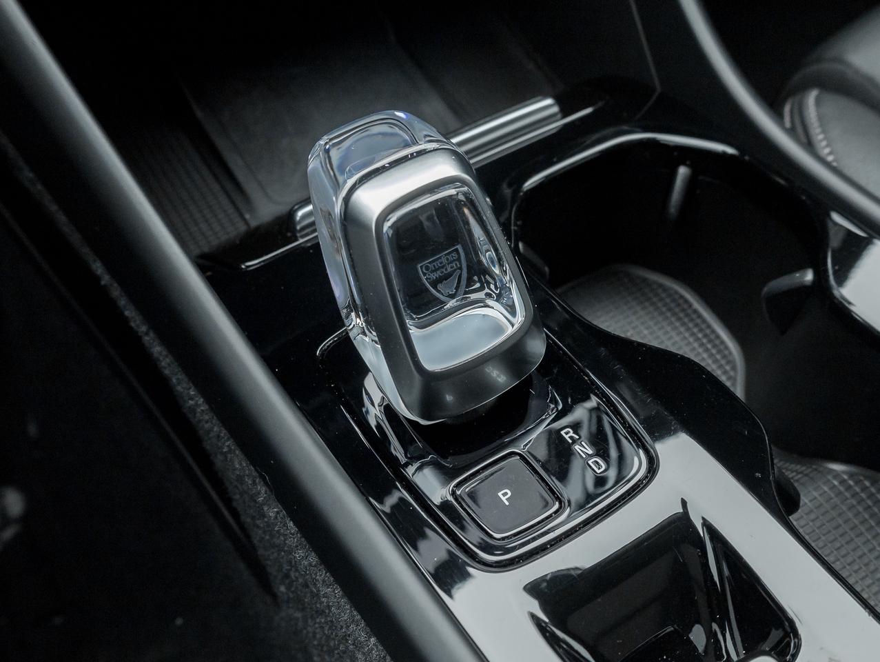 2024 Volvo XC40 B5 AWD Ultimate Dark Theme TRADE IN NEW TIRES CPO Photo