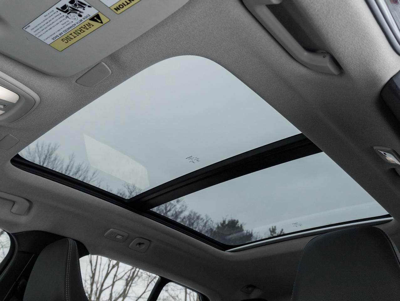 2024 Volvo XC40 B5 AWD Ultimate Dark Theme TRADE IN NEW TIRES CPO Photo