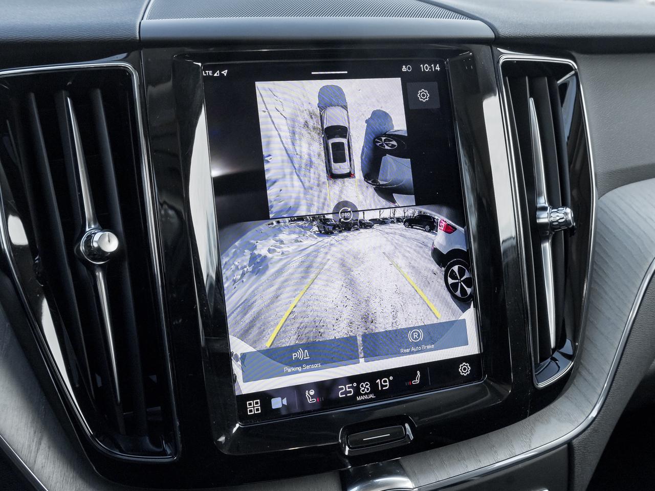 2025 Volvo XC60 Plug-In Hybrid T8 AWD Plus Dark Theme  CPO FINANCE RATE FR 3.49%* Photo
