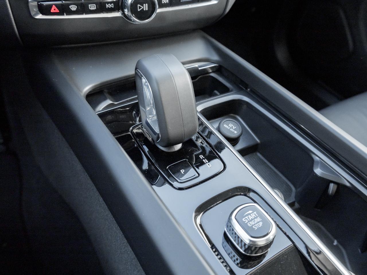 2025 Volvo XC60 Plug-In Hybrid T8 AWD Plus Dark Theme  CPO FINANCE RATE FR 3.49%* Photo