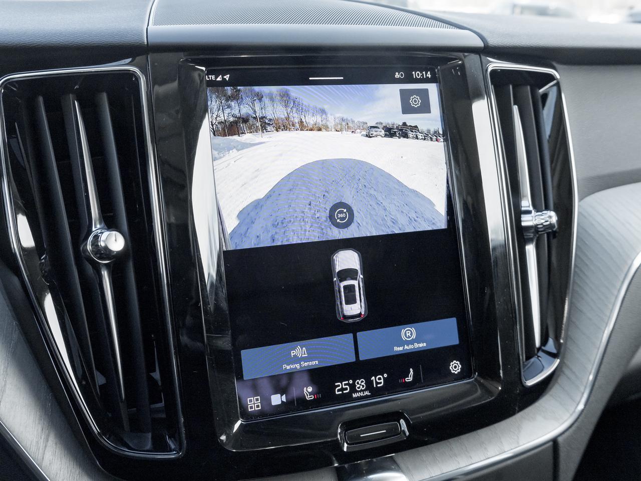2025 Volvo XC60 Plug-In Hybrid T8 AWD Plus Dark Theme  CPO FINANCE RATE FR 3.49%* Photo