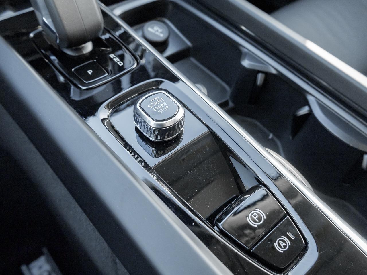 2025 Volvo XC60 Plug-In Hybrid T8 AWD Plus Dark Theme  CPO FINANCE RATE FR 3.49%* Photo