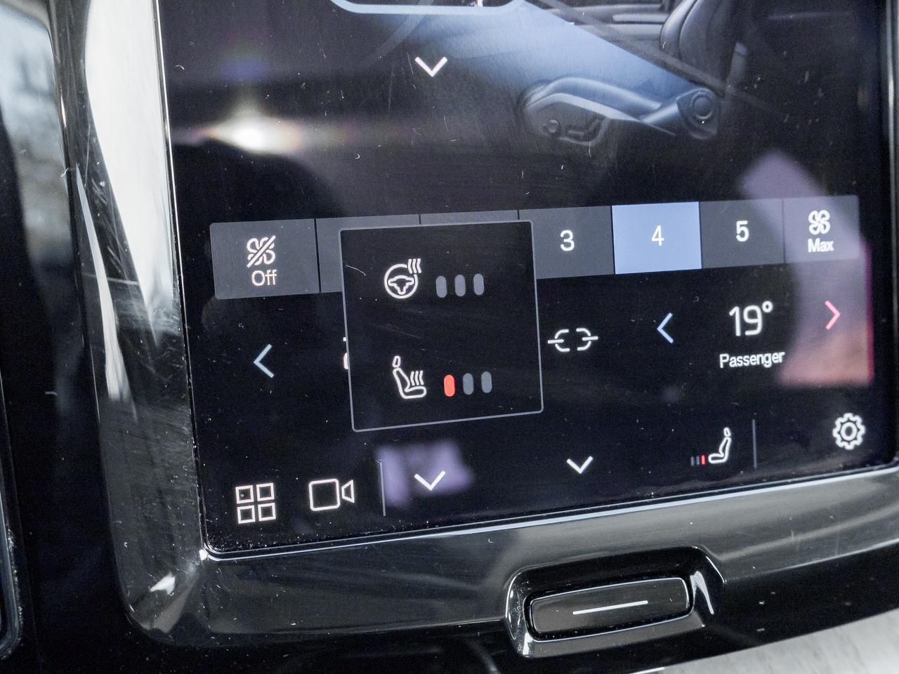 2025 Volvo XC60 Plug-In Hybrid T8 AWD Plus Dark Theme  CPO FINANCE RATE FR 3.49%* Photo