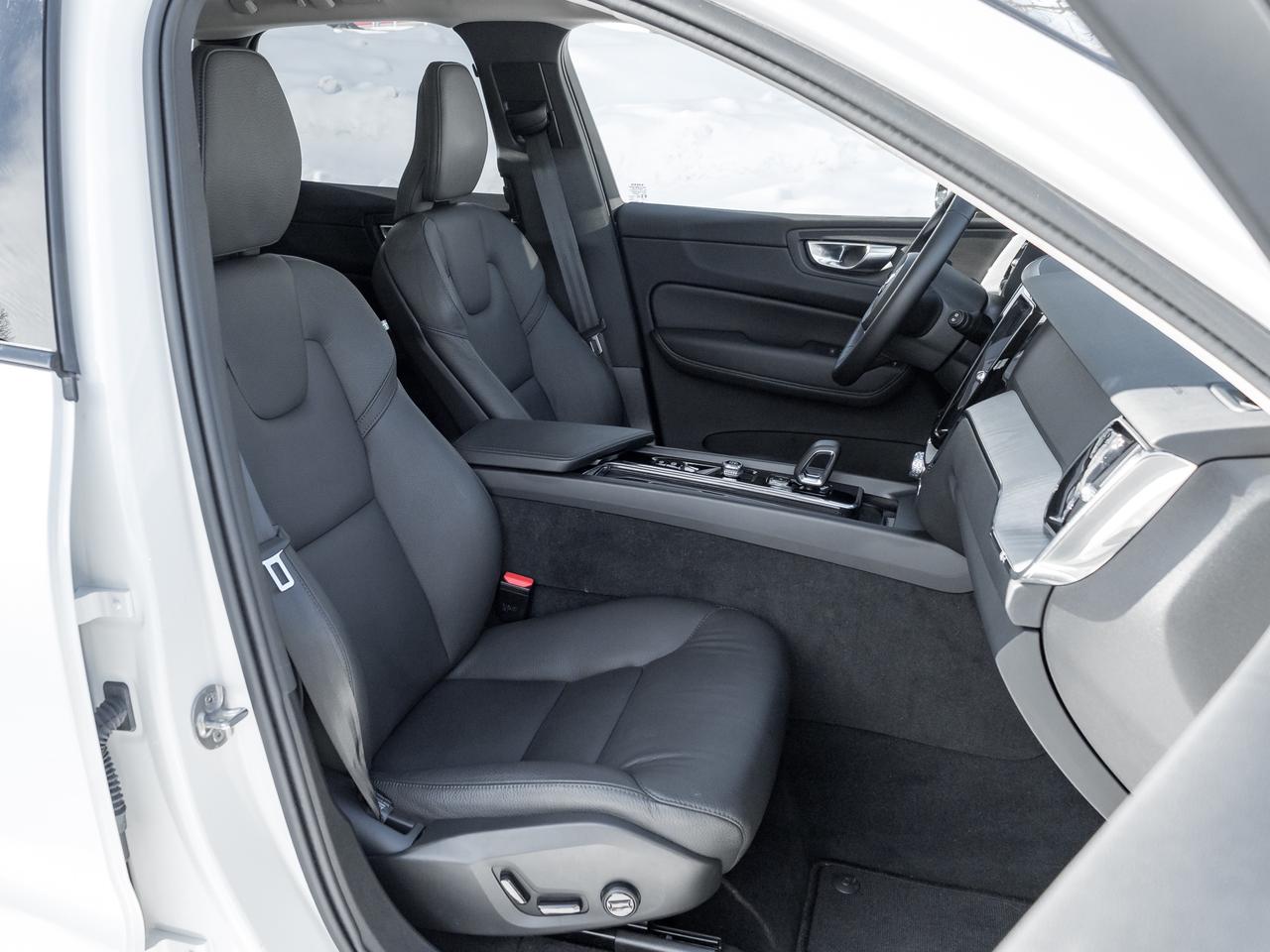 2025 Volvo XC60 Plug-In Hybrid T8 AWD Plus Dark Theme  CPO FINANCE RATE FR 3.49%* Photo