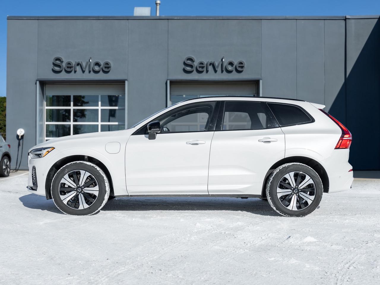 2025 Volvo XC60 Plug-In Hybrid T8 AWD Plus Dark Theme  CPO FINANCE RATE FR 3.49%* Photo