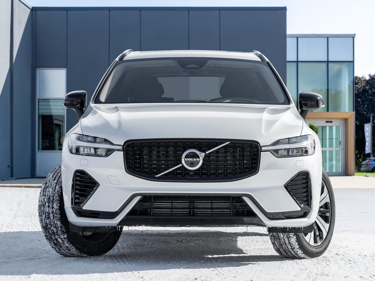 2025 Volvo XC60 Plug-In Hybrid T8 AWD Plus Dark Theme  CPO FINANCE RATE FR 3.49%* Photo