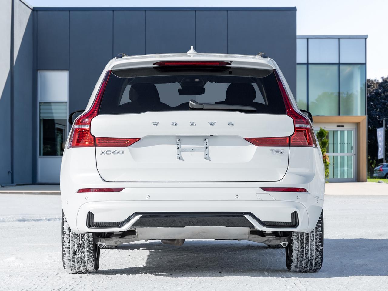 2025 Volvo XC60 Plug-In Hybrid T8 AWD Plus Dark Theme  CPO FINANCE RATE FR 3.49%* Photo