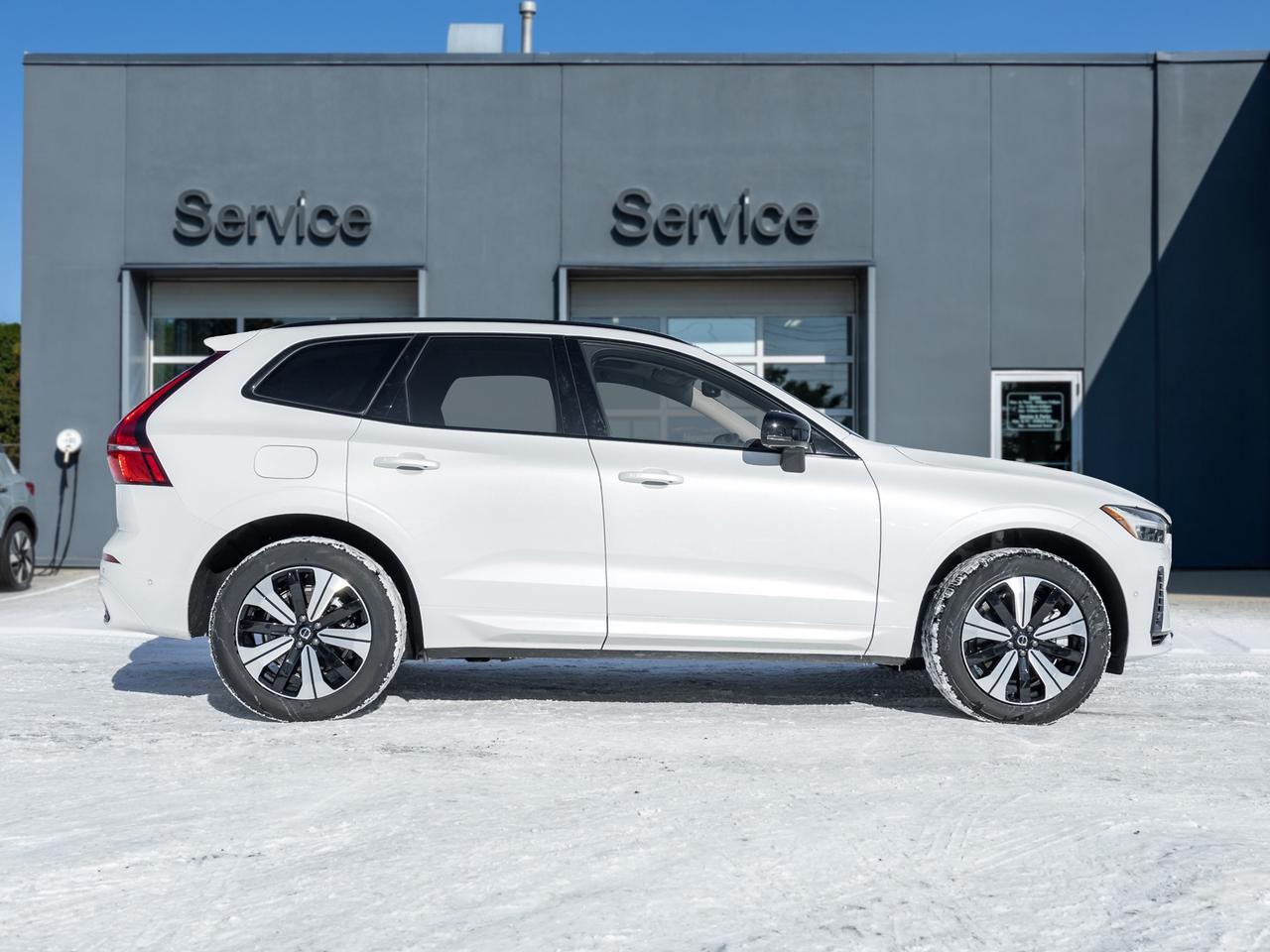 2025 Volvo XC60 Plug-In Hybrid T8 AWD Plus Dark Theme  CPO FINANCE RATE FR 3.49%* Photo
