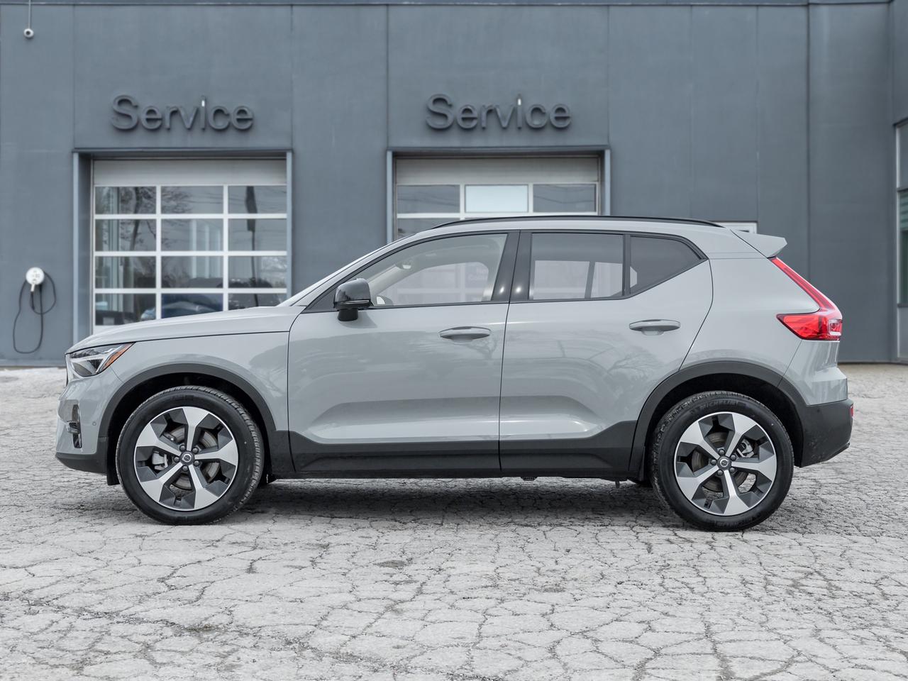 2025 Volvo XC40 B5 AWD PLUS  CPO FINANCE RATE 3.49%(24M)-4%*(84M) Photo