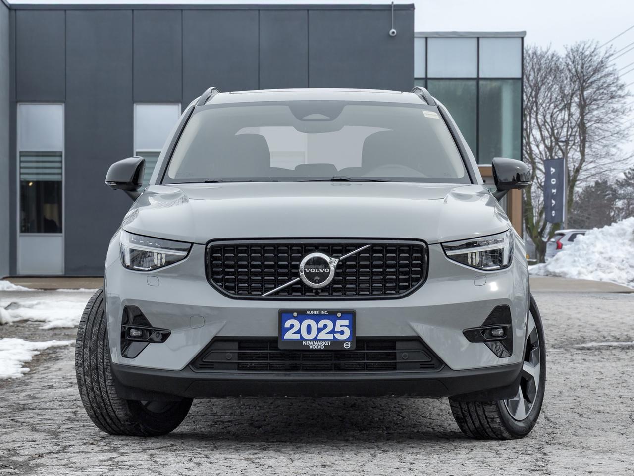 2025 Volvo XC40 B5 AWD PLUS  CPO FINANCE RATE 3.49%(24M)-4%*(84M) Photo
