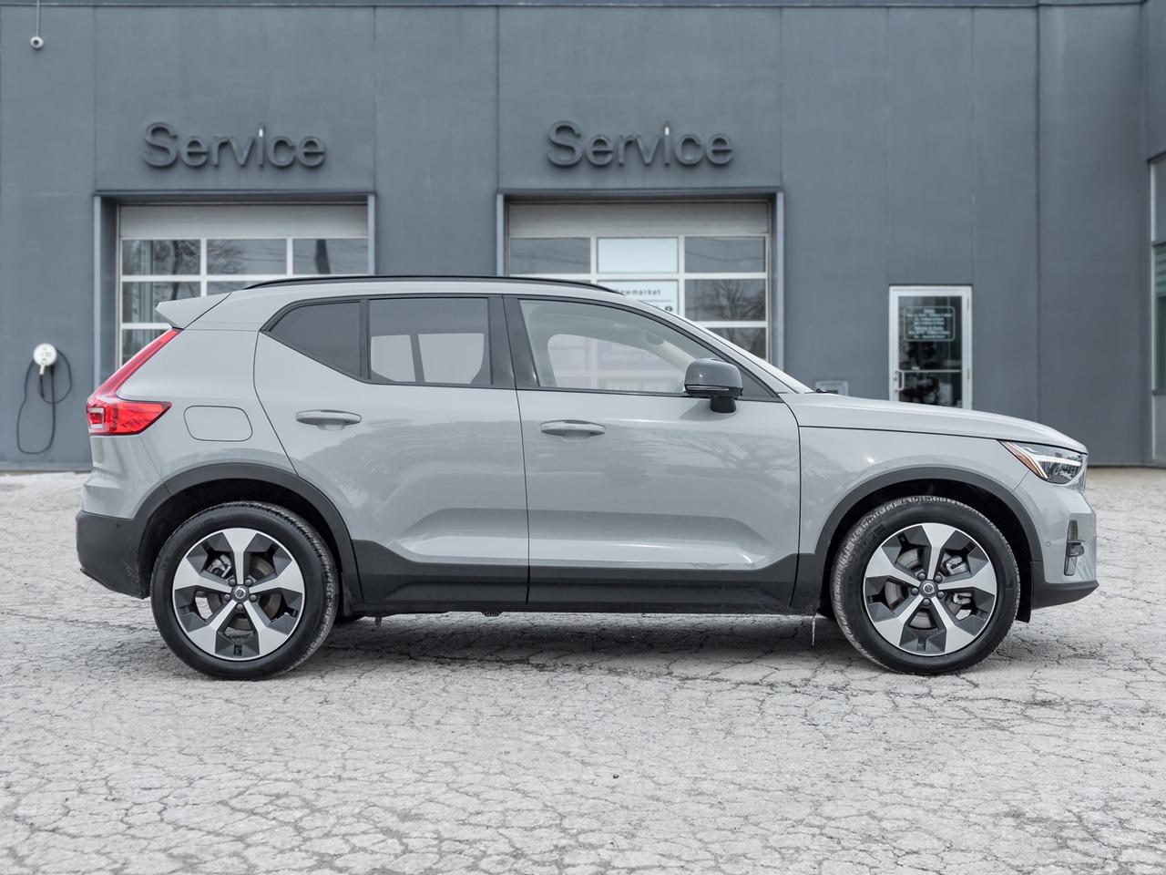 2025 Volvo XC40 B5 AWD PLUS  CPO FINANCE RATE 3.49%(24M)-4%*(84M) Photo