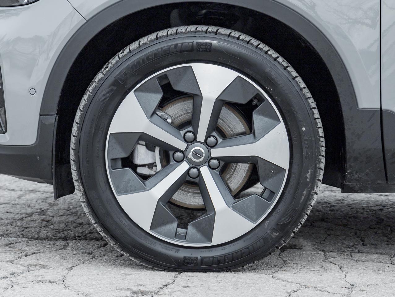 2025 Volvo XC40 B5 AWD PLUS  CPO FINANCE RATE 3.49%(24M)-4%*(84M) Photo