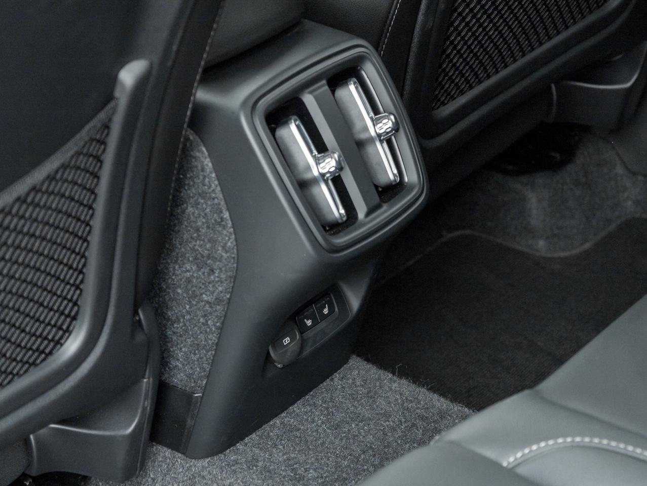 2025 Volvo XC40 B5 AWD PLUS  CPO FINANCE RATE 3.49%(24M)-4%*(84M) Photo