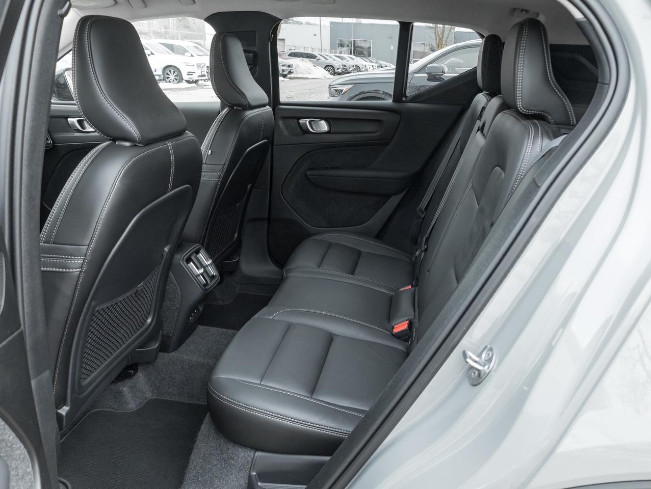 2025 Volvo XC40 B5 AWD PLUS  CPO FINANCE RATE 3.49%(24M)-4%*(84M) Photo
