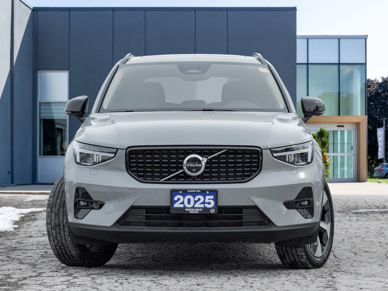 2025 Volvo XC40 B5 AWD PLUS  CPO FINANCE RATE 3.49%(24M)-4%*(84M) Photo