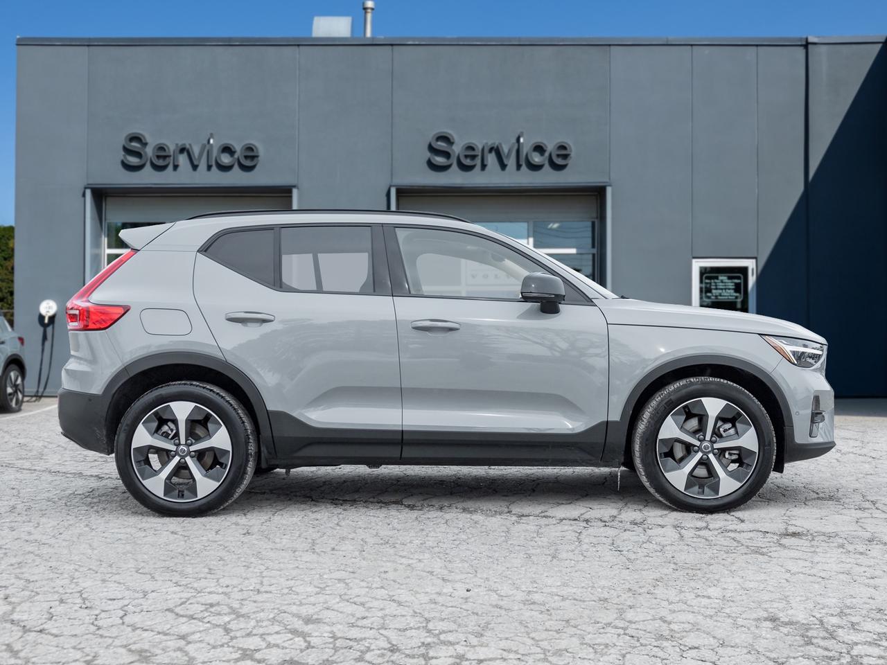 2025 Volvo XC40 B5 AWD PLUS  CPO FINANCE RATE 3.49%(24M)-4%*(84M) Photo4