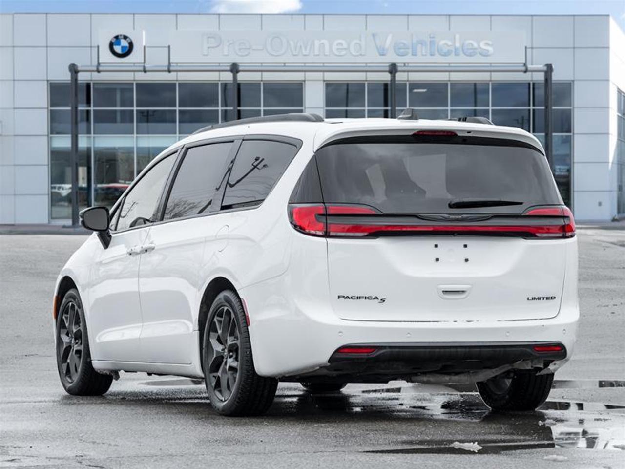 2025 Chrysler Pacifica Limited Front-Wheel Drive Passenger Van Photo
