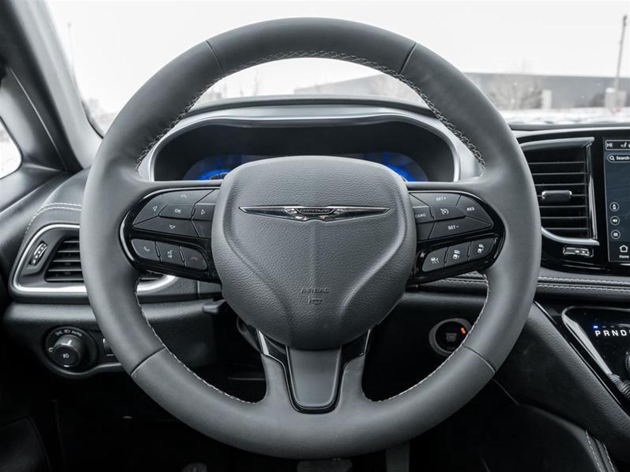 2025 Chrysler Pacifica Limited Front-Wheel Drive Passenger Van Photo