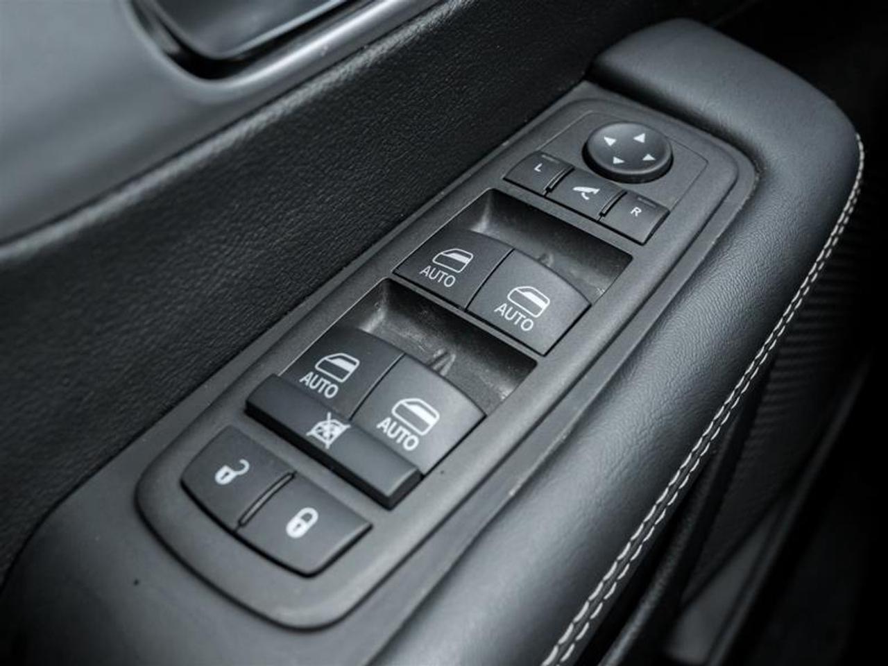 2025 Chrysler Pacifica Limited Front-Wheel Drive Passenger Van Photo