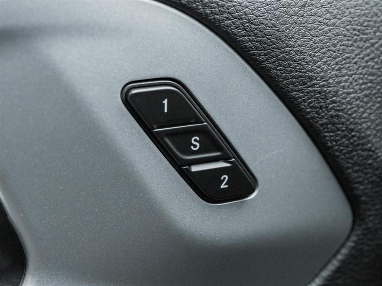 2025 Chrysler Pacifica Limited Front-Wheel Drive Passenger Van Photo