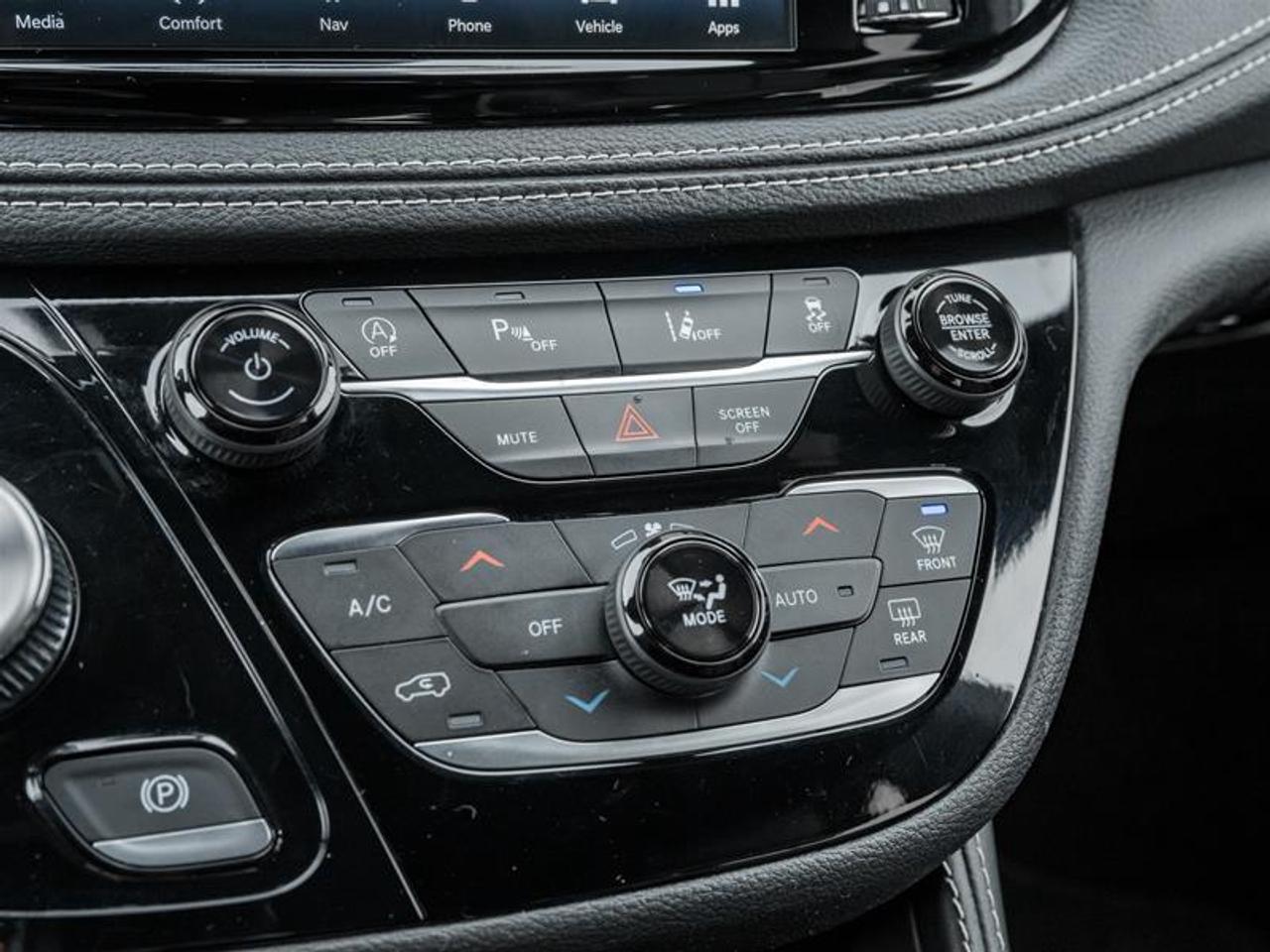 2025 Chrysler Pacifica Limited Front-Wheel Drive Passenger Van Photo