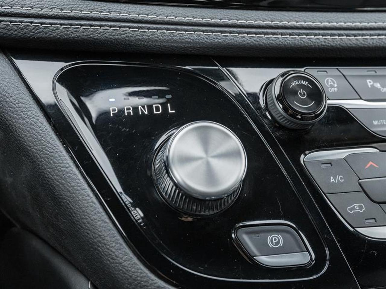 2025 Chrysler Pacifica Limited Front-Wheel Drive Passenger Van Photo