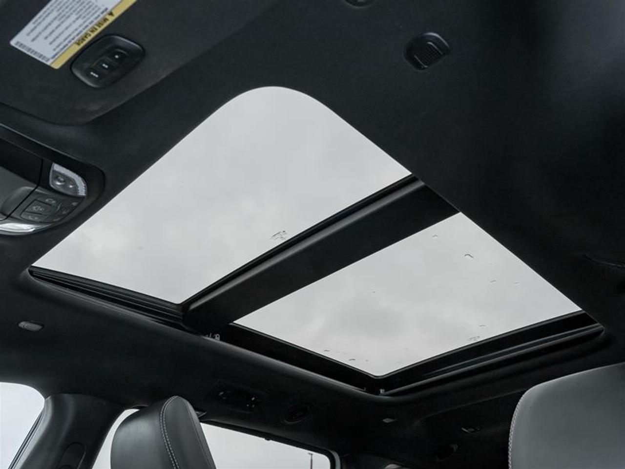 2025 Chrysler Pacifica Limited Front-Wheel Drive Passenger Van Photo