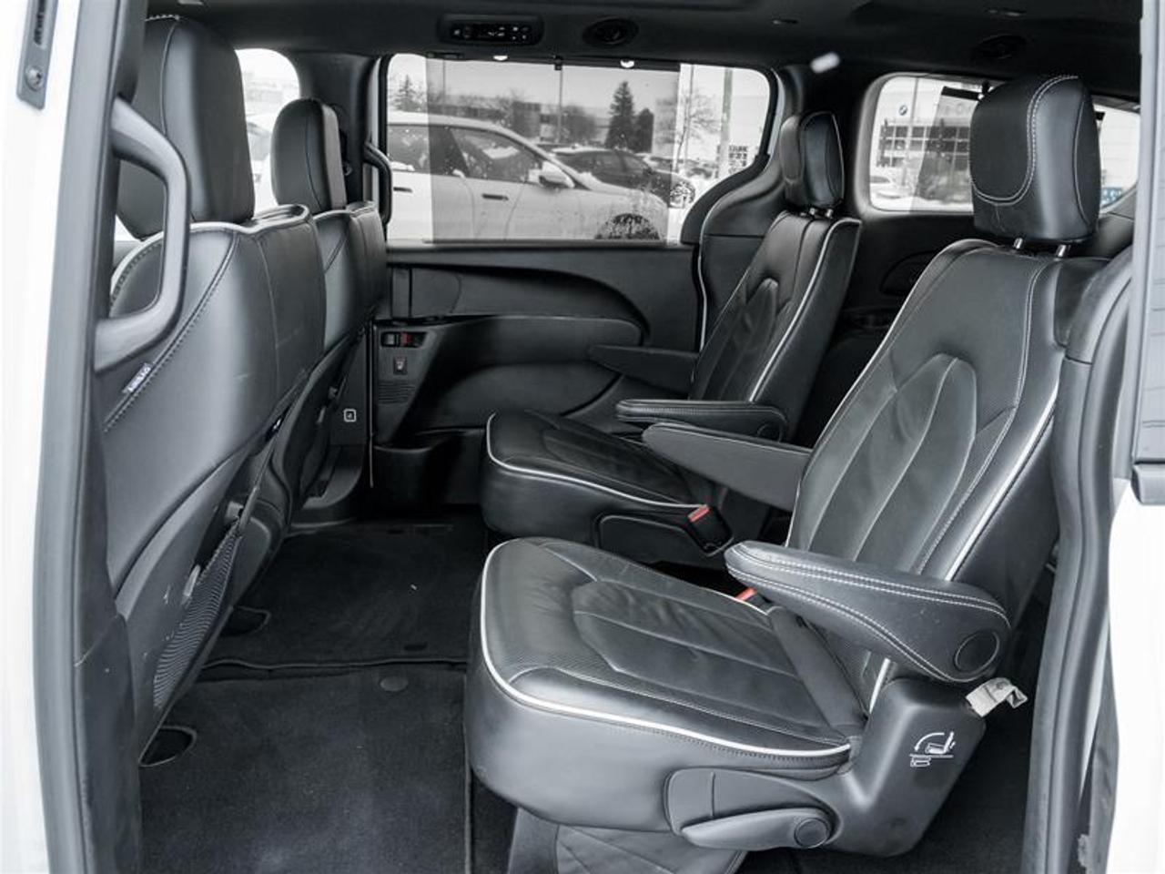 2025 Chrysler Pacifica Limited Front-Wheel Drive Passenger Van Photo