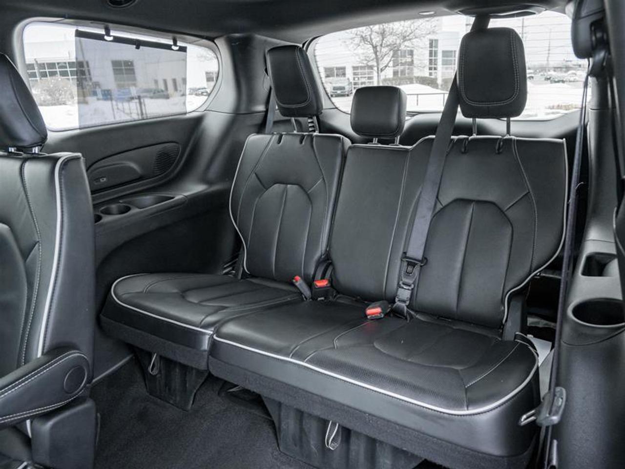2025 Chrysler Pacifica Limited Front-Wheel Drive Passenger Van Photo