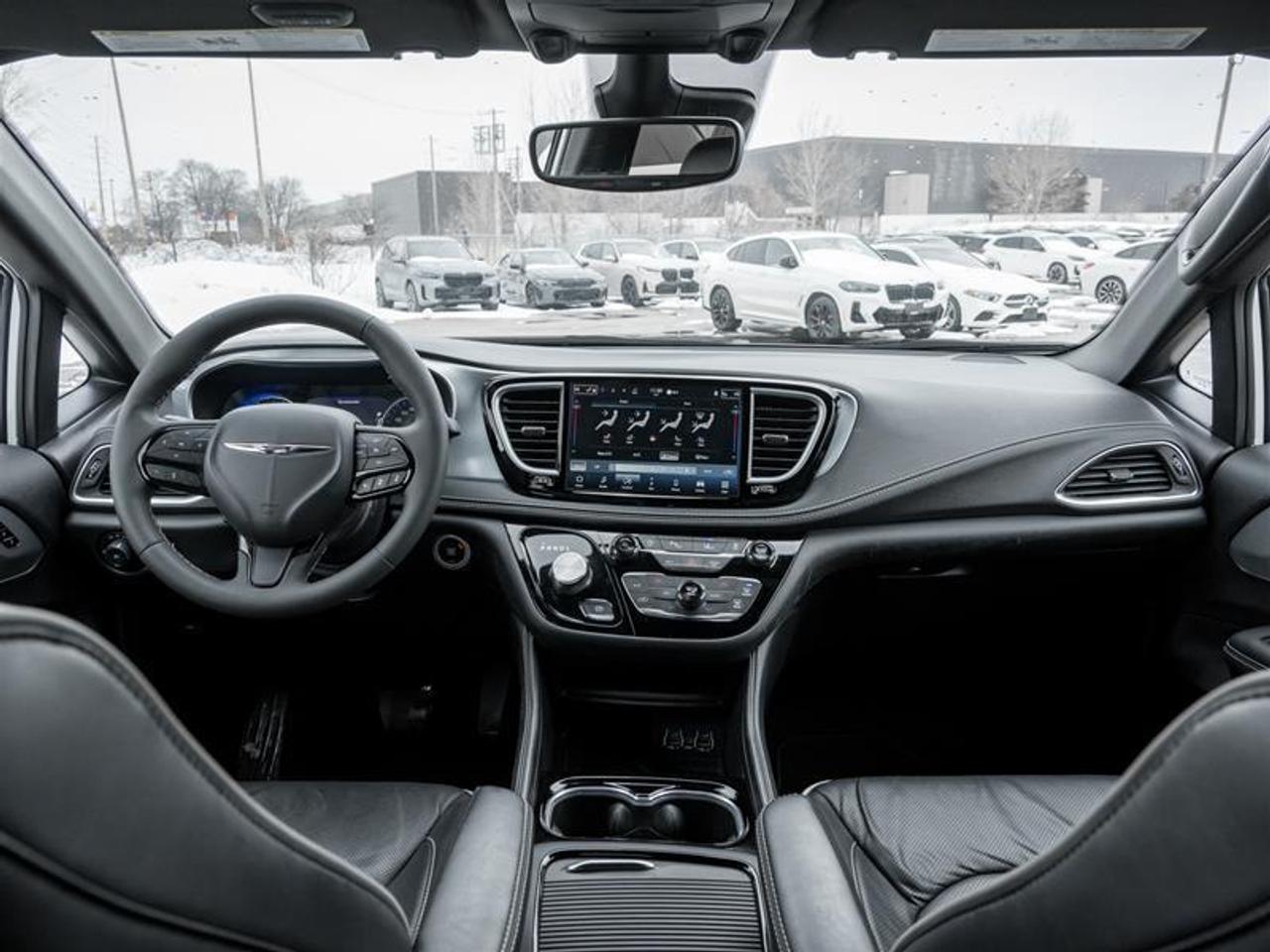 2025 Chrysler Pacifica Limited Front-Wheel Drive Passenger Van Photo