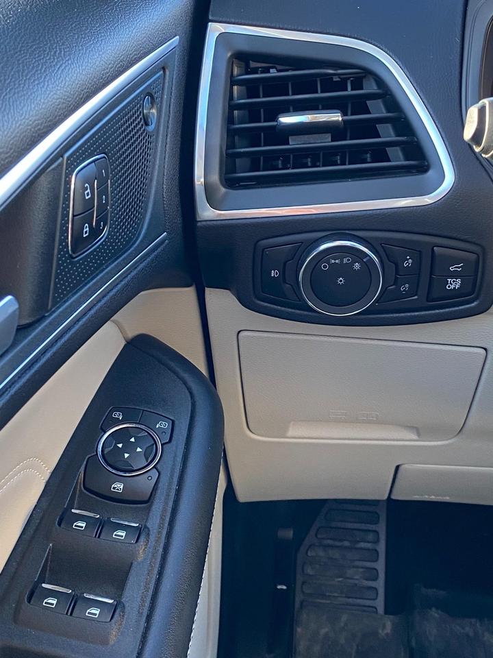 2024 Ford Edge TITANIUM 4DR ALL-WHEEL DRIVE Photo