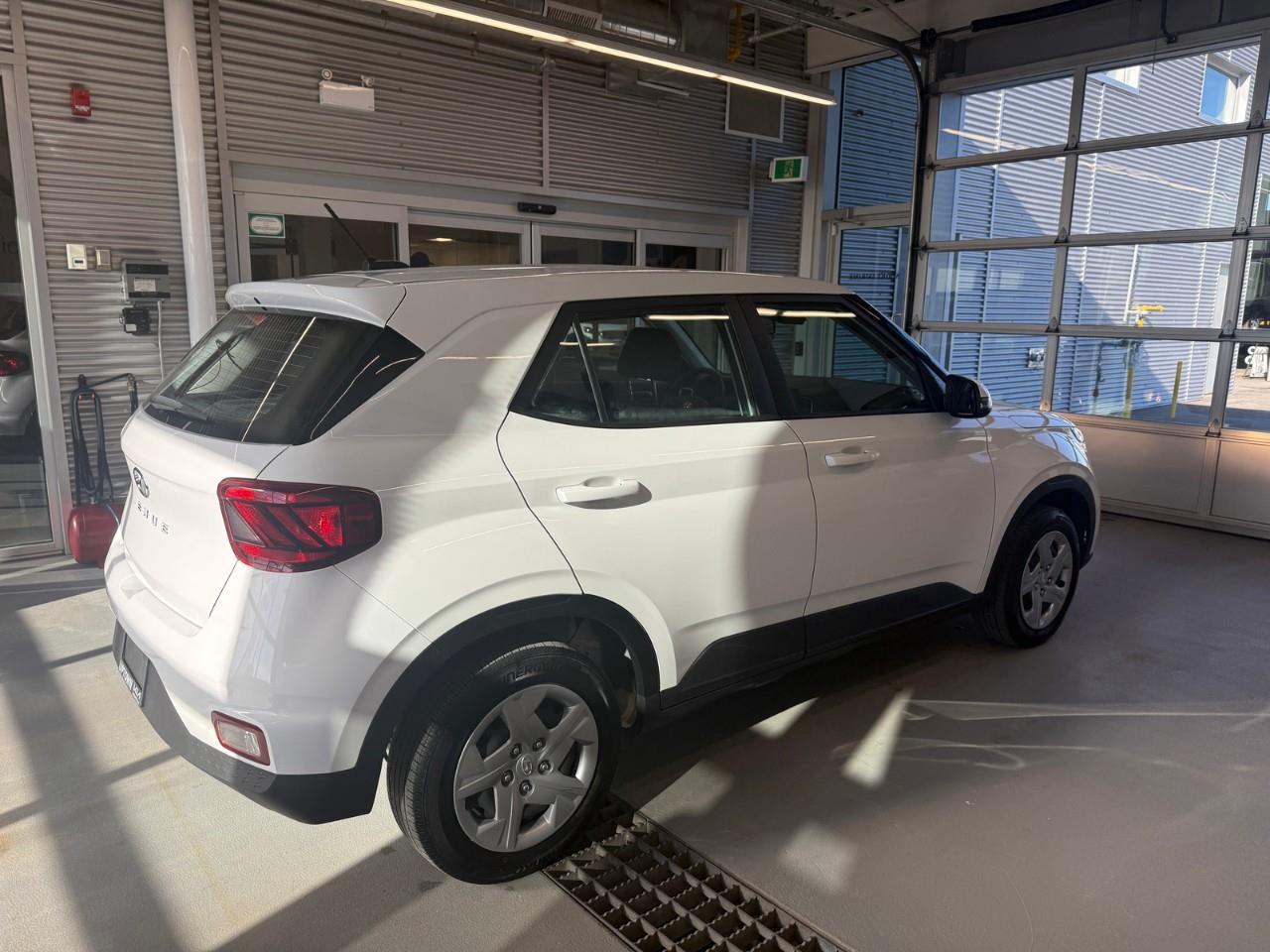 2023 Hyundai Venue Essential 4dr Front-Wheel Drive Photo