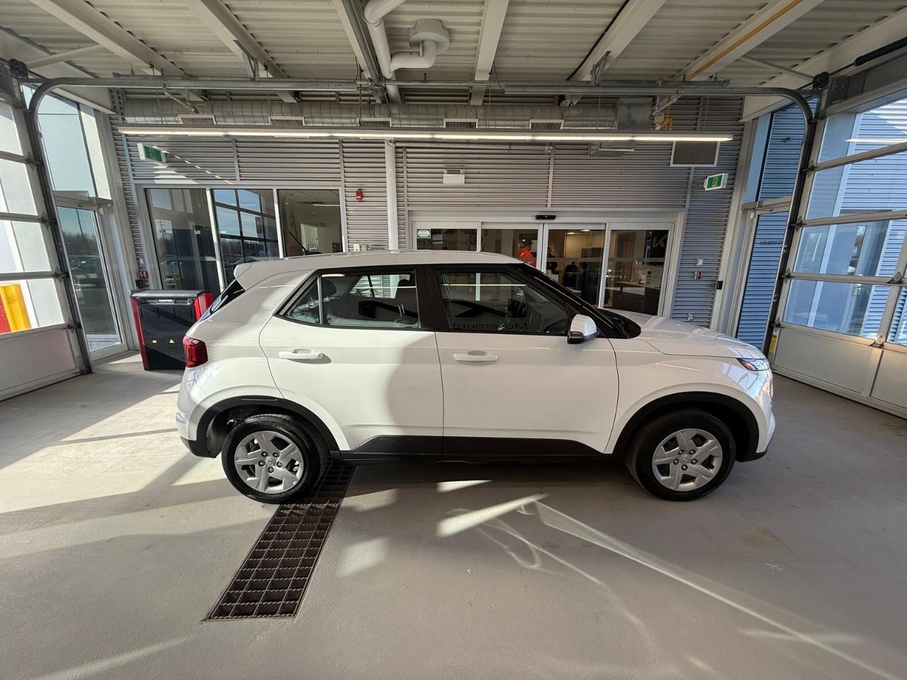 2023 Hyundai Venue Essential 4dr Front-Wheel Drive Photo