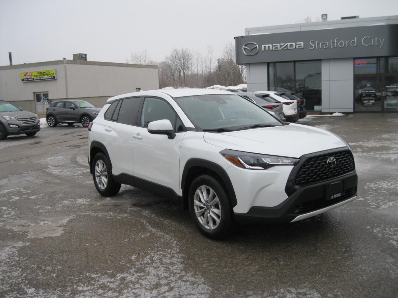 2022 Toyota Corolla Cross LE 4dr All-Wheel Drive Photo0