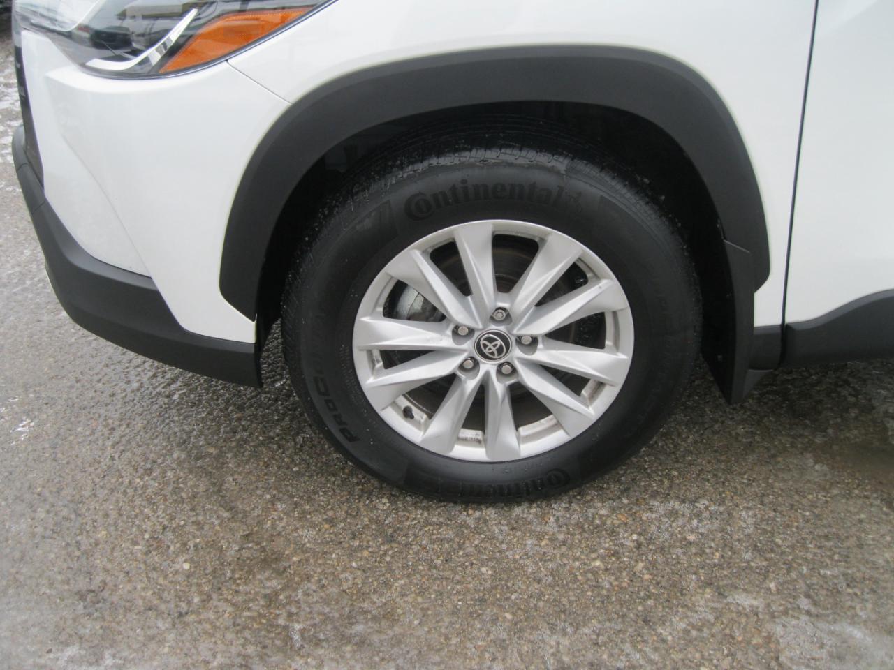 2022 Toyota Corolla Cross LE 4dr All-Wheel Drive Photo