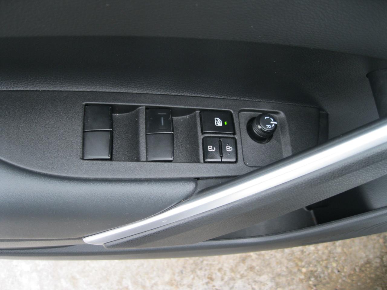 2022 Toyota Corolla Cross LE 4dr All-Wheel Drive Photo