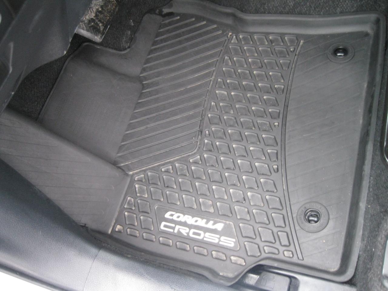 2022 Toyota Corolla Cross LE 4dr All-Wheel Drive Photo