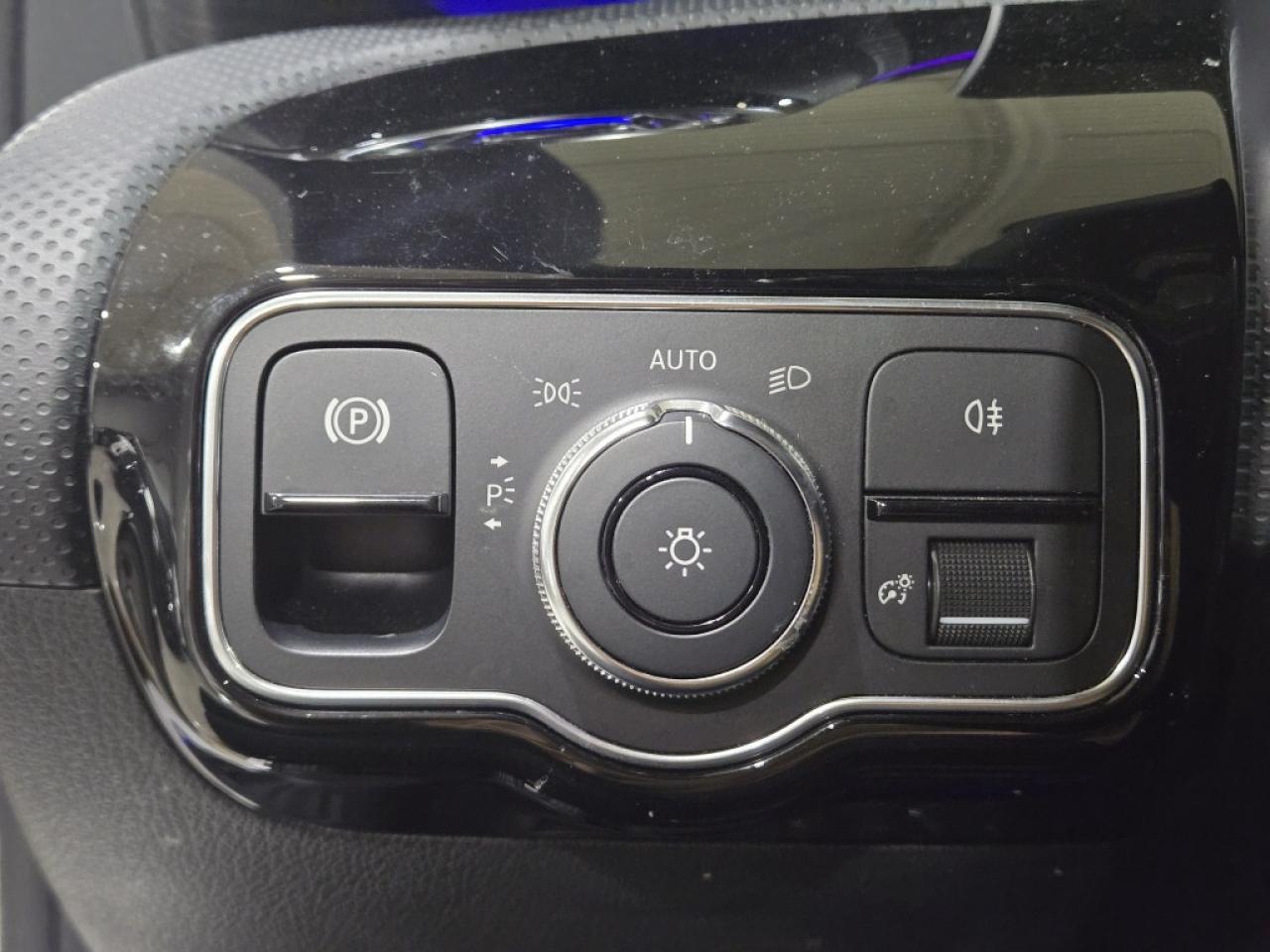 2020 Mercedes-Benz A-Class SPORT PKG 4MATIC HATCH 19 Black Alloys NO ACCIDENT Photo