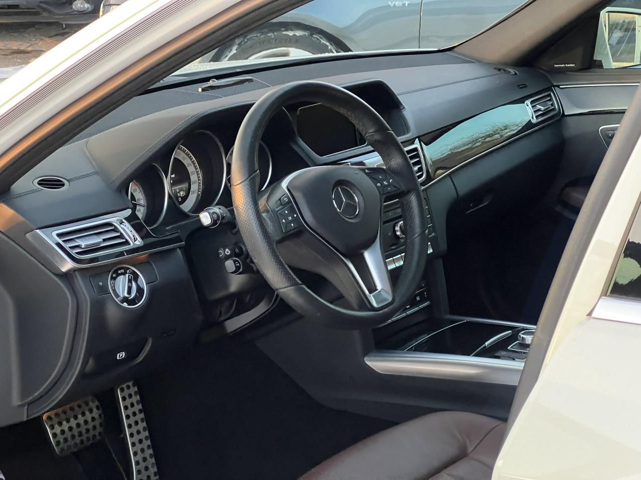 2016 Mercedes-Benz E-Class E400 Wagon - RARE! - Highly Optioned - 2 Keys - Lo Photo