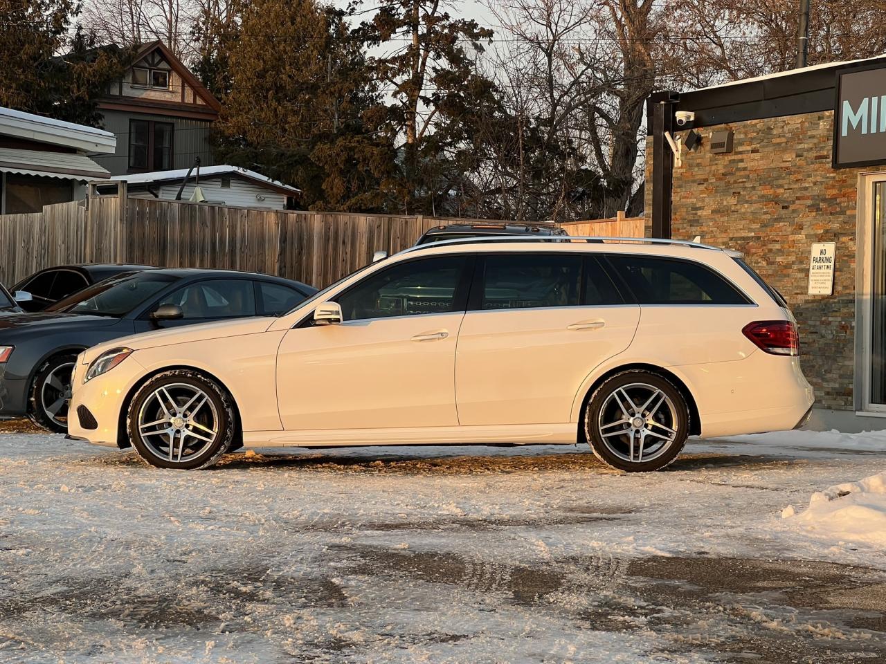 2016 Mercedes-Benz E-Class E400 Wagon - RARE! - Highly Optioned - 2 Keys - Lo Photo