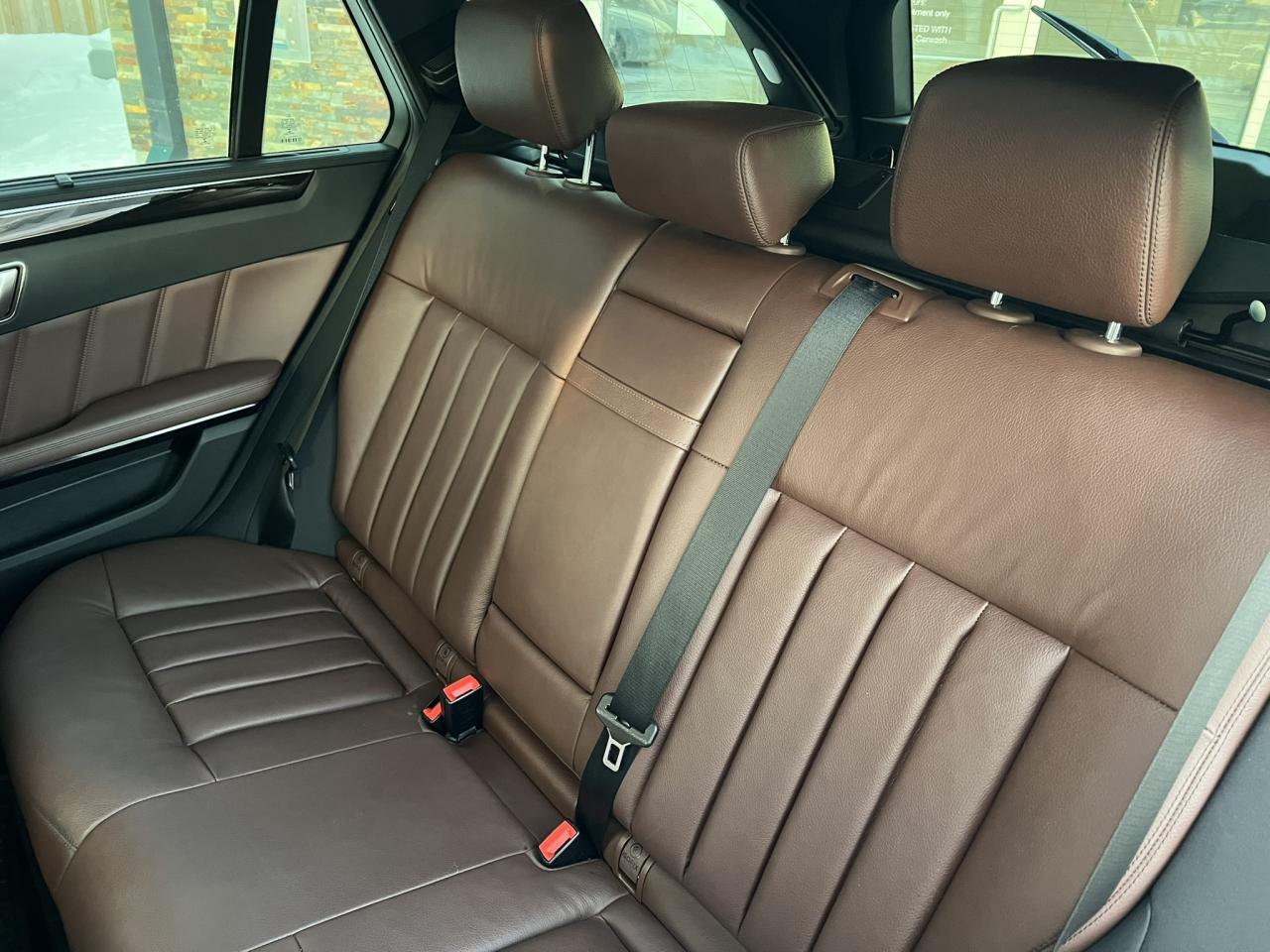 2016 Mercedes-Benz E-Class E400 Wagon - RARE! - Highly Optioned - 2 Keys - Lo Photo