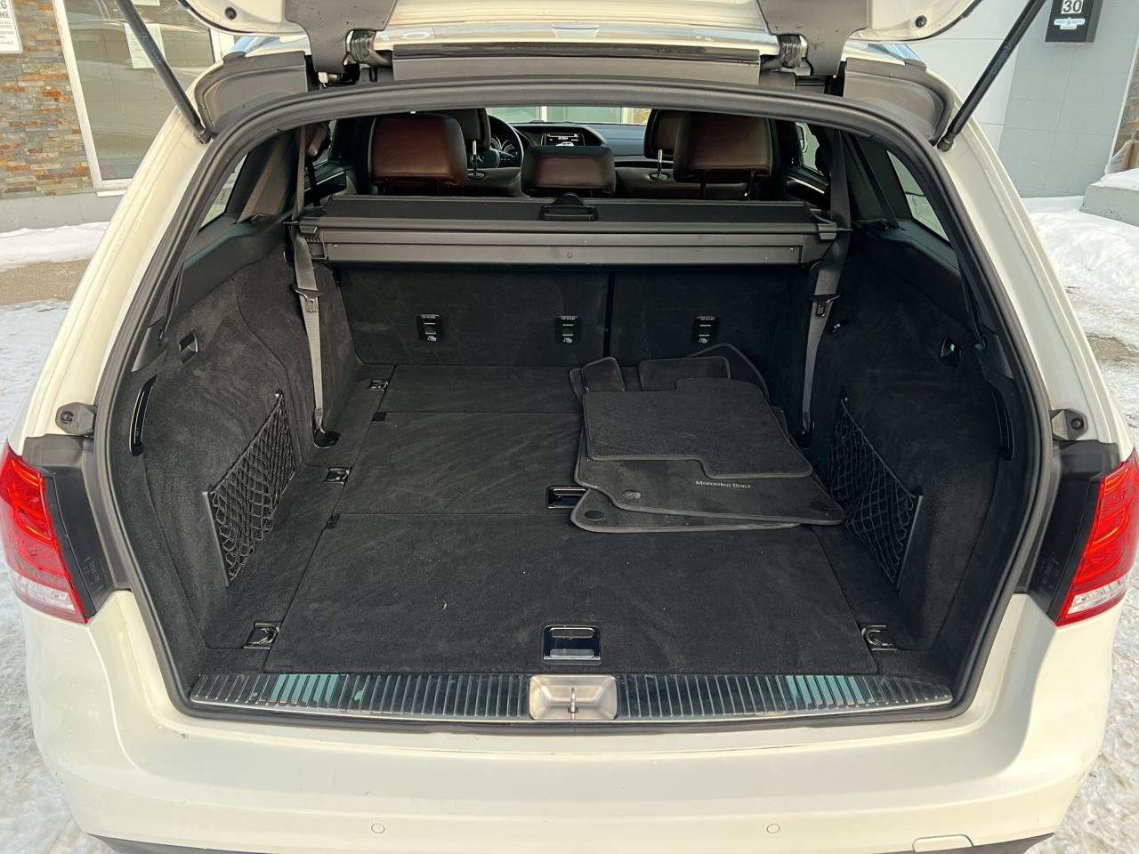 2016 Mercedes-Benz E-Class E400 Wagon - RARE! - Highly Optioned - 2 Keys - Lo Photo