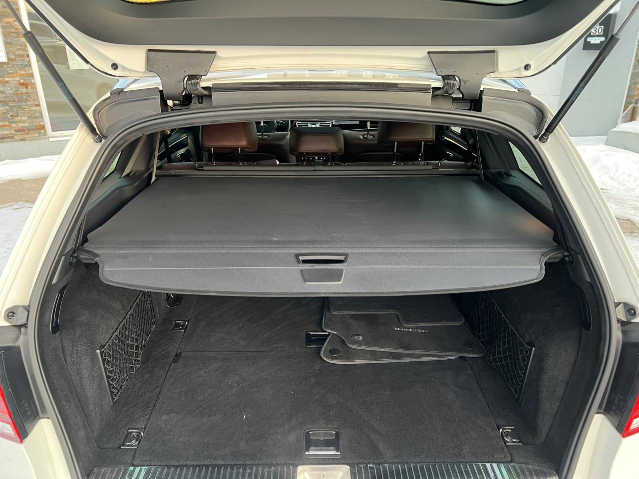 2016 Mercedes-Benz E-Class E400 Wagon - RARE! - Highly Optioned - 2 Keys - Lo Photo