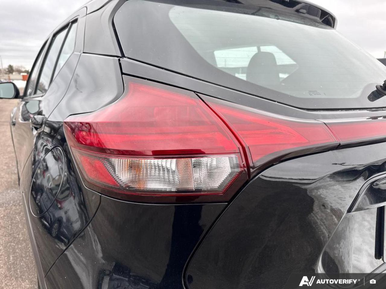 2024 Nissan Kicks SR BACKUP CAM   BLUETOOTH   HTD SEATS   KETLESS EN Photo