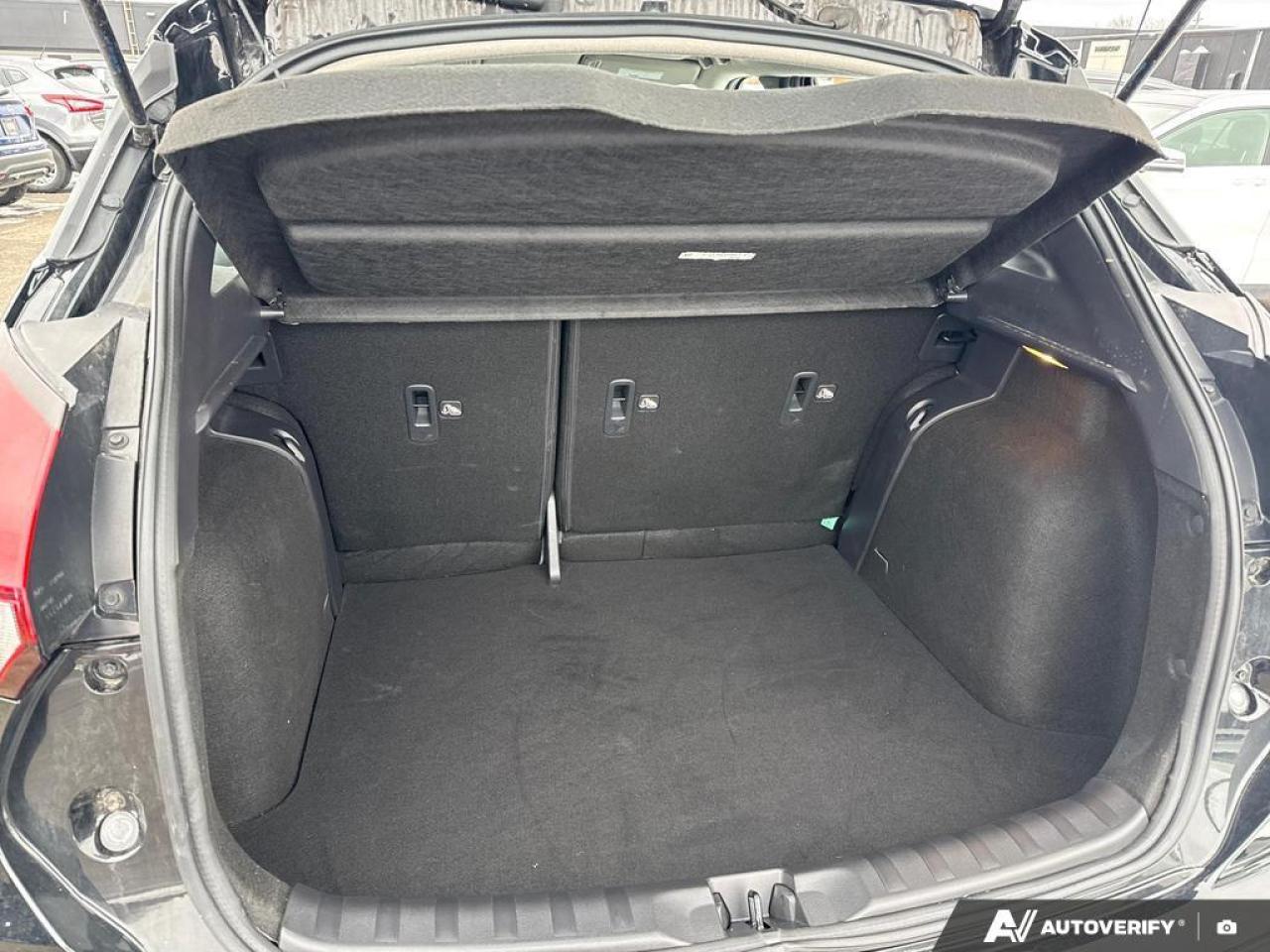 2024 Nissan Kicks SR BACKUP CAM   BLUETOOTH   HTD SEATS   KETLESS EN Photo