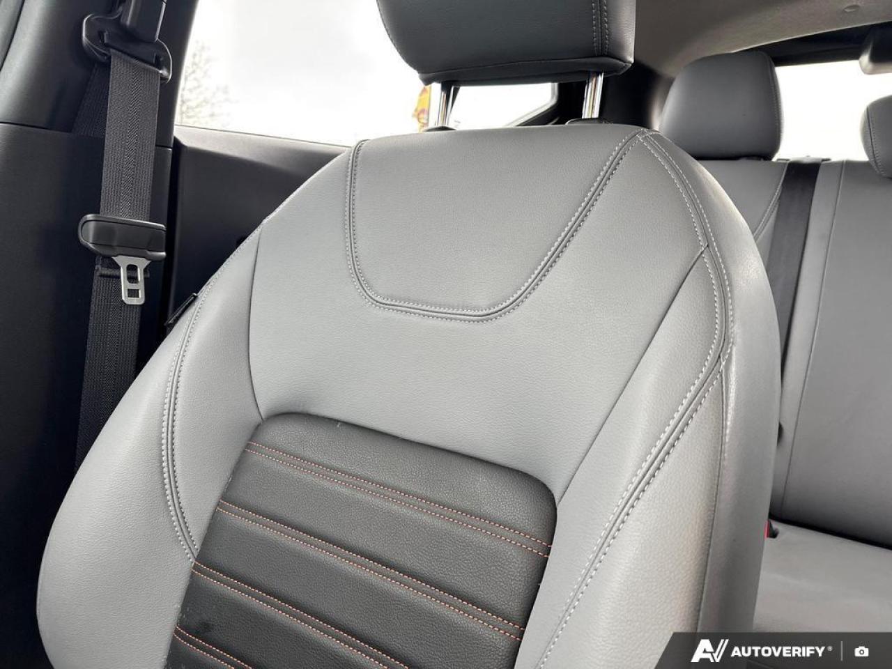 2024 Nissan Kicks SR BACKUP CAM   BLUETOOTH   HTD SEATS   KETLESS EN Photo