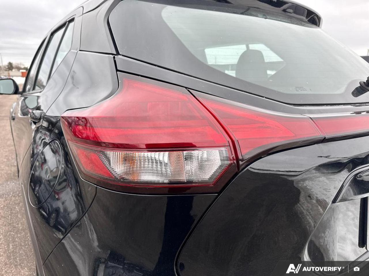 2024 Nissan Kicks SR BACKUP CAM   BLUETOOTH   HTD SEATS   KETLESS EN Photo