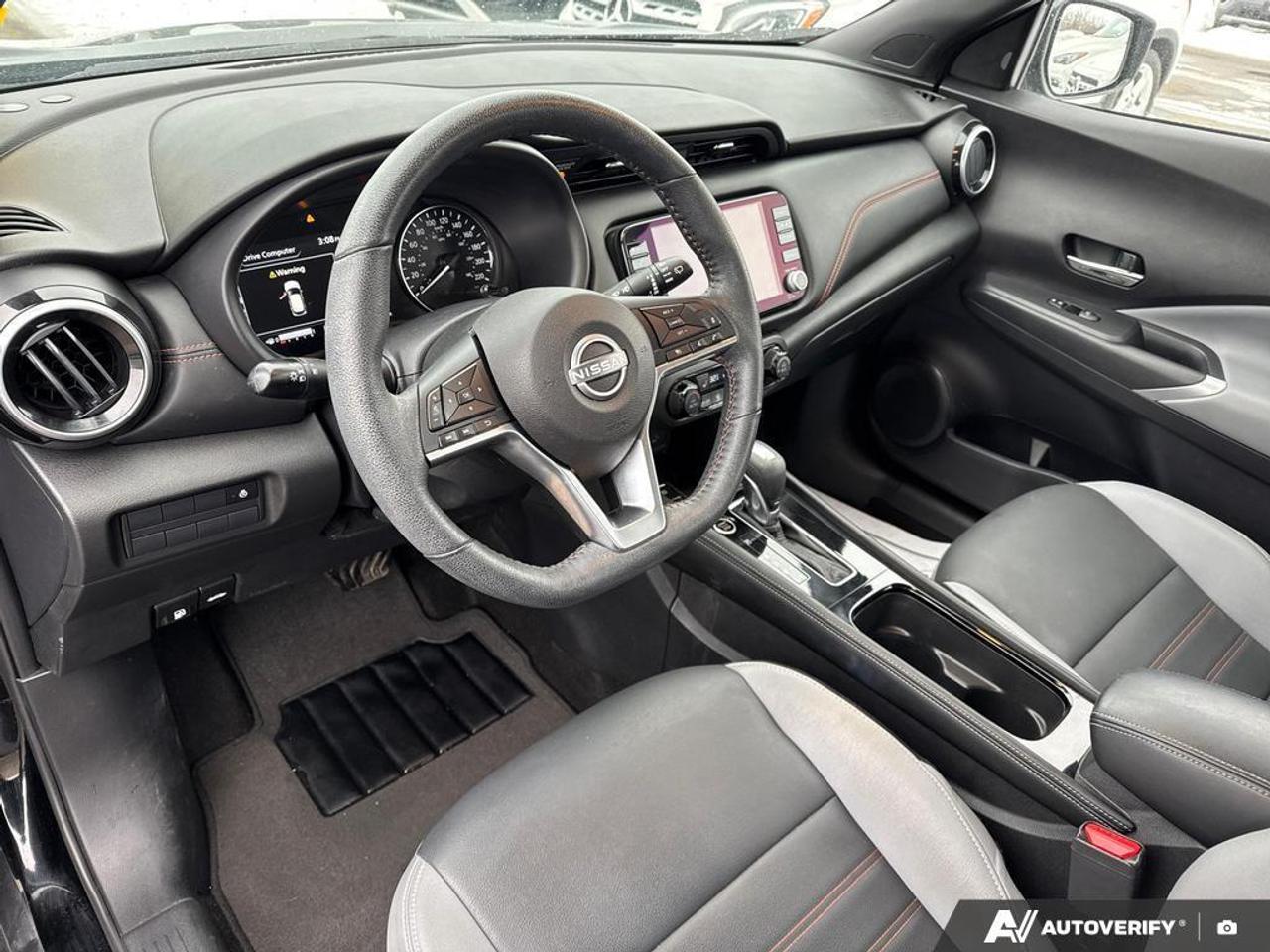 2024 Nissan Kicks SR BACKUP CAM   BLUETOOTH   HTD SEATS   KETLESS EN Photo