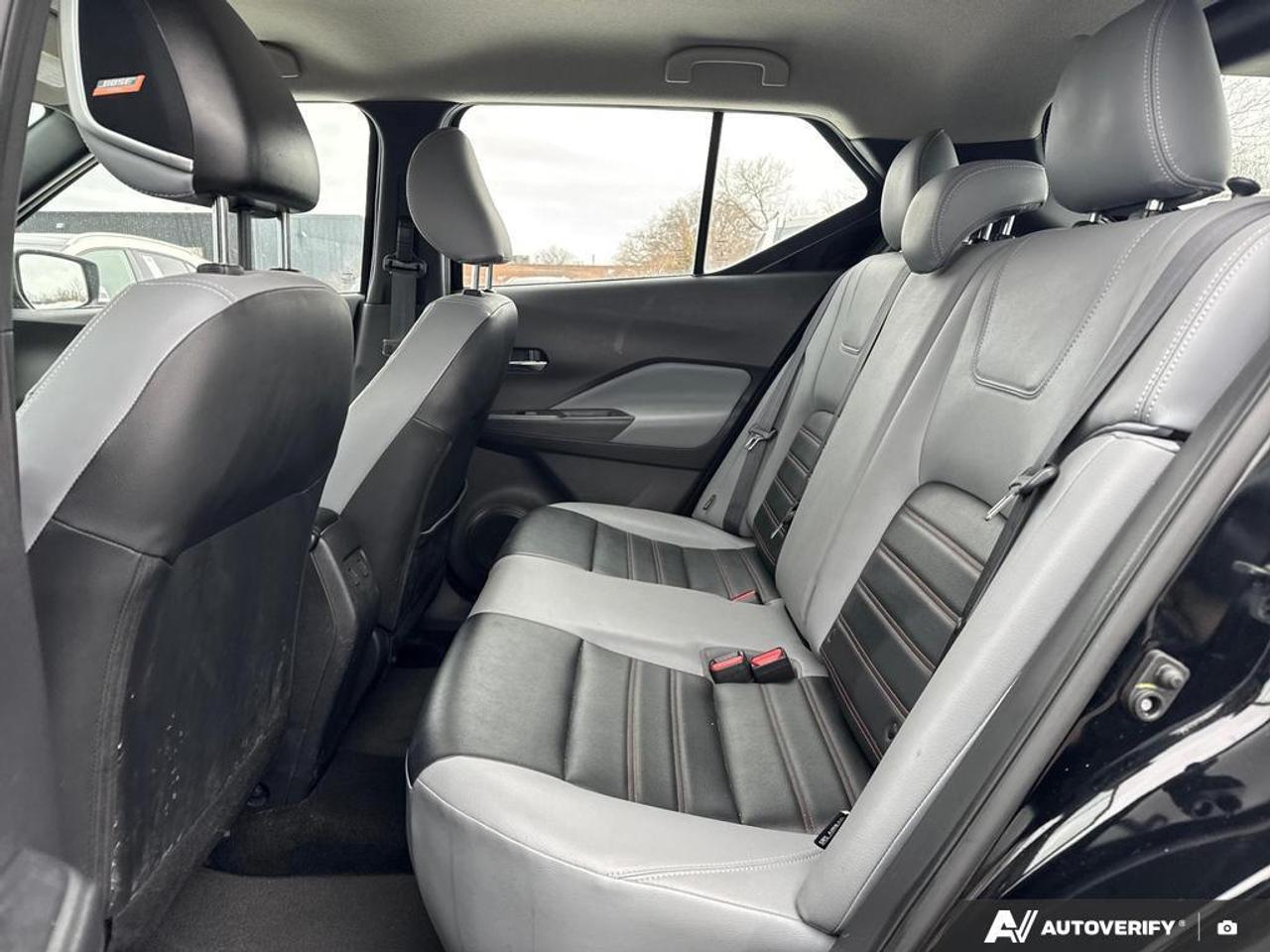 2024 Nissan Kicks SR BACKUP CAM   BLUETOOTH   HTD SEATS   KETLESS EN Photo